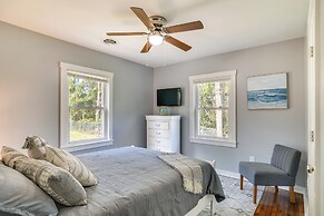 3 Mi to Camp Lejeune: Home w/ Fire Pit & Grill!