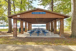 3 Mi to Camp Lejeune: Home w/ Fire Pit & Grill!