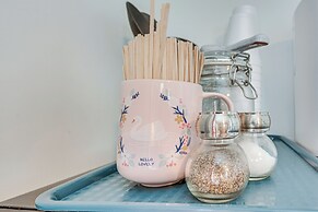 3 Mi to Downtown Covington: Cozy Getaway w/ Porch!