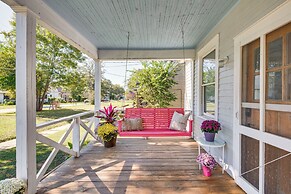 3 Mi to Downtown Covington: Cozy Getaway w/ Porch!