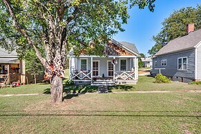 3 Mi to Downtown Covington: Cozy Getaway w/ Porch!