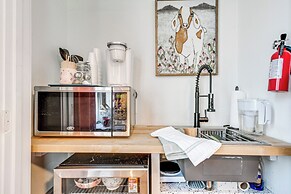 3 Mi to Downtown Covington: Cozy Getaway w/ Porch!