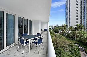 Tropical Bliss With Pool Hot Tub