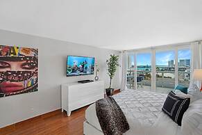 Tropical Bliss With Pool Hot Tub