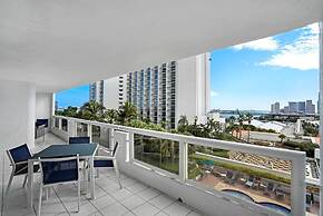 Tropical Bliss With Pool Hot Tub