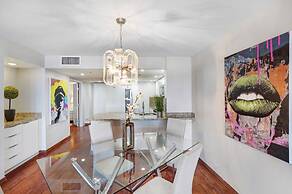 Tropical Bliss With Pool Hot Tub