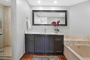 Tropical Bliss With Pool Hot Tub