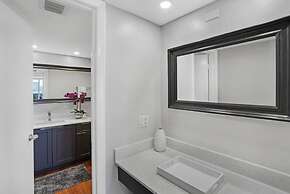 Tropical Bliss With Pool Hot Tub