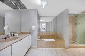 Relaxing Getaway With Pool and Bay Vista