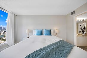 Relaxing Getaway With Pool and Bay Vista