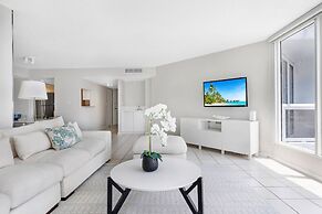 Relaxing Getaway With Pool and Bay Vista