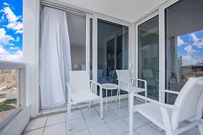 Relaxing Getaway With Pool and Bay Vista