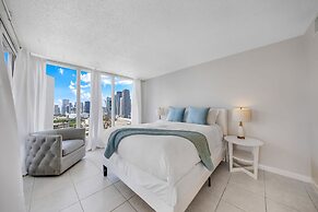 Relaxing Getaway With Pool and Bay Vista