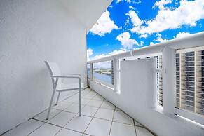 Relaxing Getaway With Pool and Bay Vista