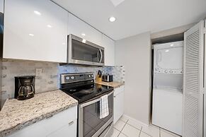 Relaxing Getaway With Pool and Bay Vista