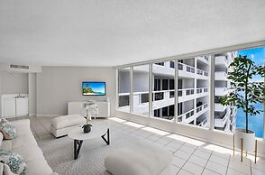 Relaxing Getaway With Pool and Bay Vista