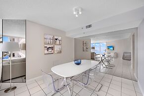 Relaxing Getaway With Pool and Bay Vista