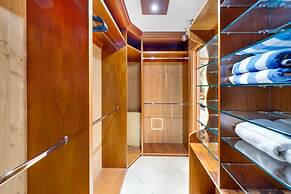 Seaside Serenity With Pool and Balcony