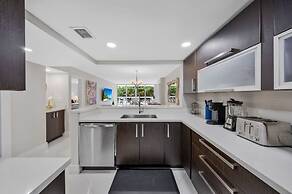 Turquoise Waves Oasis