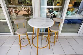 Turquoise Waves Oasis