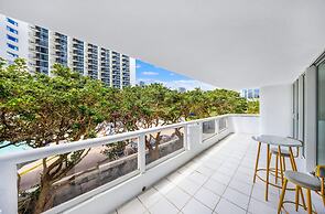 Turquoise Waves Oasis