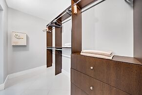 Turquoise Waves Oasis