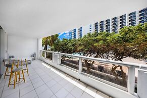 Turquoise Waves Oasis