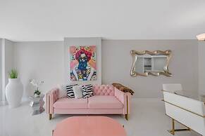 Turquoise Waves Oasis