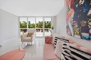 Turquoise Waves Oasis