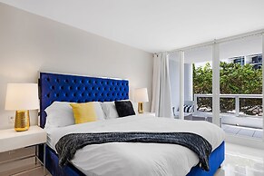 Turquoise Waves Oasis