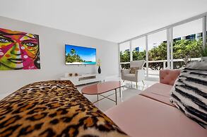 Turquoise Waves Oasis