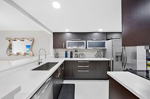 Turquoise Waves Oasis