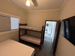 Chale com ar na praia da Enseada