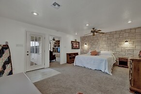 Serene Creek Front Home With Games+grill!