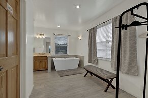 Serene Creek Front Home With Games+grill!