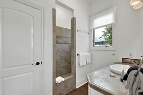 Luxurious Watershaus Ranch - Pool and Hot Tub, Fireplaces, Stunning Vi