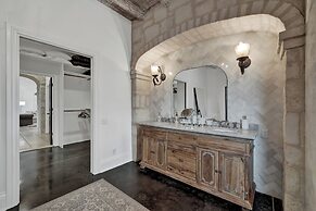 Luxurious Watershaus Ranch - Pool and Hot Tub, Fireplaces, Stunning Vi