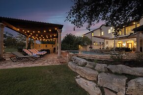 Luxurious Watershaus Ranch - Pool and Hot Tub, Fireplaces, Stunning Vi