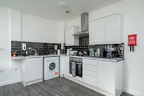 3 Bed- Full Balcony - Closetoo2 & Excel