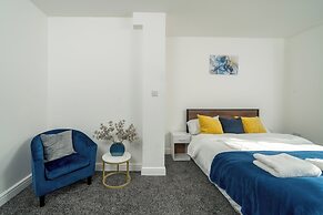 3 Bed- Full Balcony - Closetoo2 & Excel