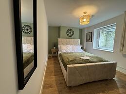 Grace House - Spacious 3 Bedroom Retreat