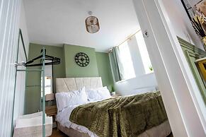 Grace House - Spacious 3 Bedroom Retreat