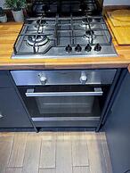 Stylish Home for 6 in Reading