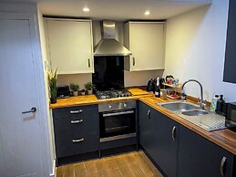 Stylish Home for 6 in Reading