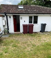 Stylish Home for 6 in Reading