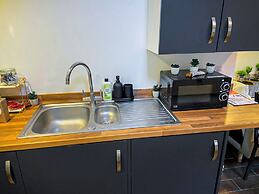 Stylish Home for 6 in Reading