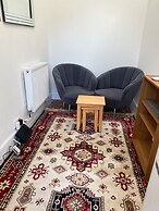 Cozy Gogarstone Cottage in Newbridge