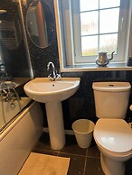 Cozy Gogarstone Cottage in Newbridge