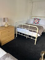 Cozy Gogarstone Cottage in Newbridge