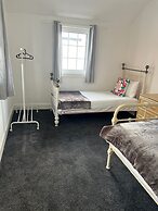 Cozy Gogarstone Cottage in Newbridge